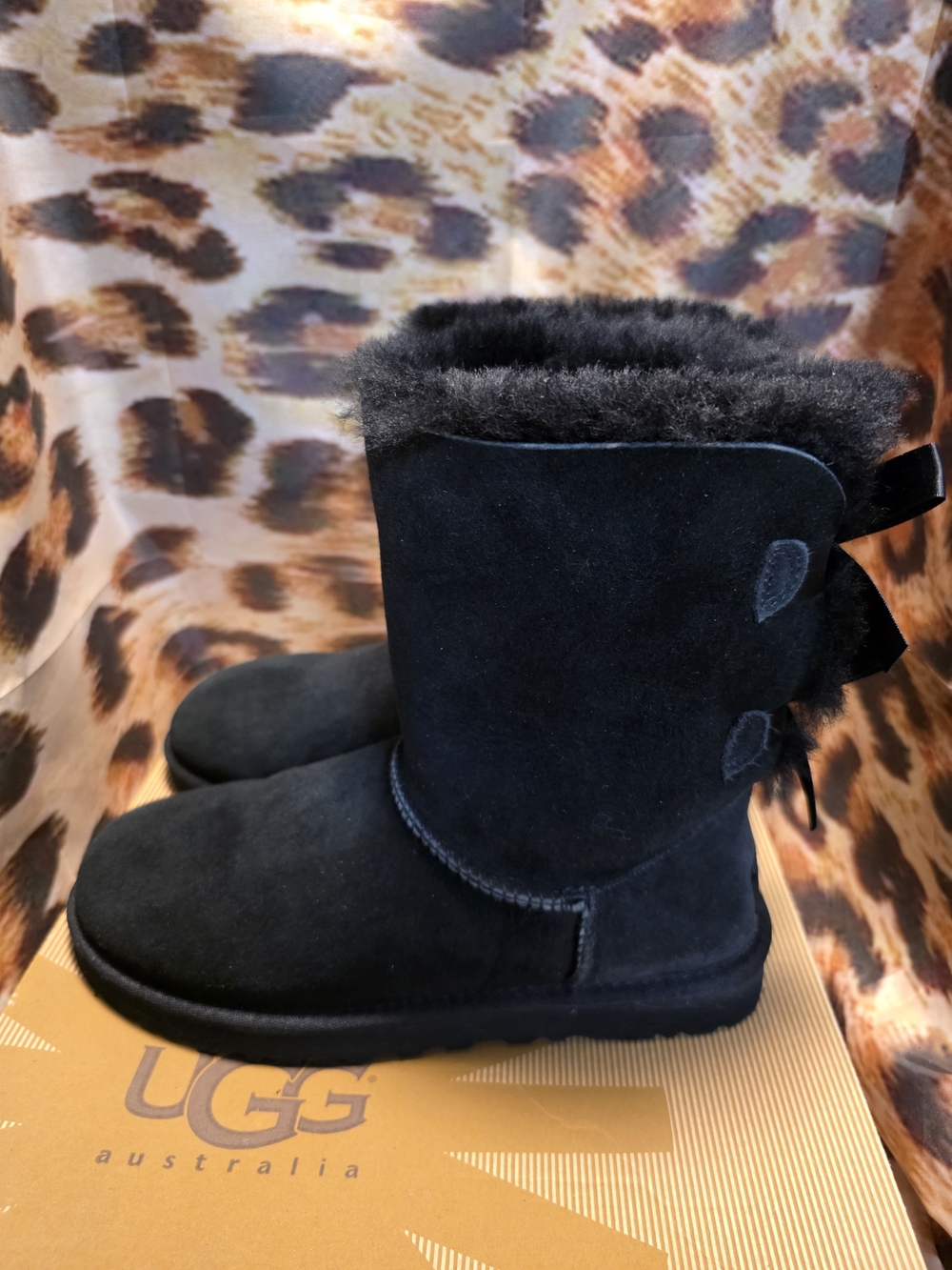 UGG BAILEY BOW Boots in Black - Size 6